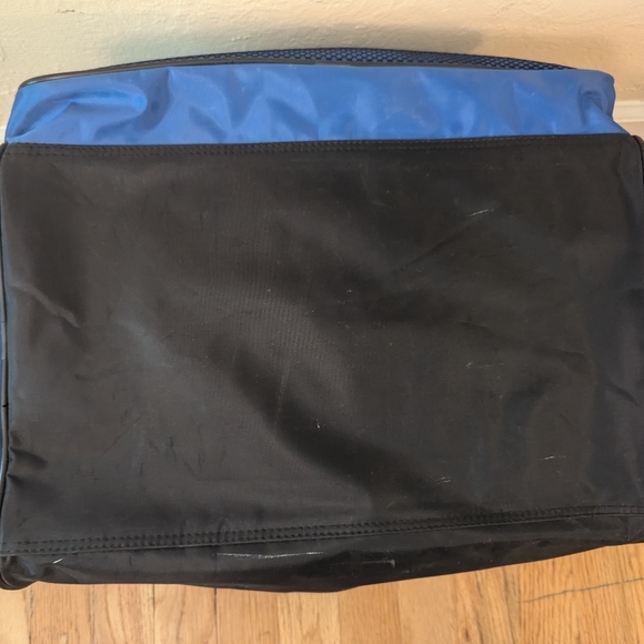 Bud Light duffel bag- hardly used! - Picture 4 of 5